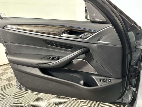 Used 2023 BMW 530e xDrive w/ Premium Package image 23