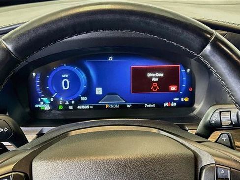 Used 2020 Ford Explorer Platinum w/ Premium Technology Package AWD/4WD image 12