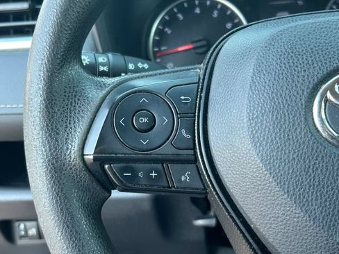 Used 2021 Toyota RAV4 XLE AWD/4WD image 19
