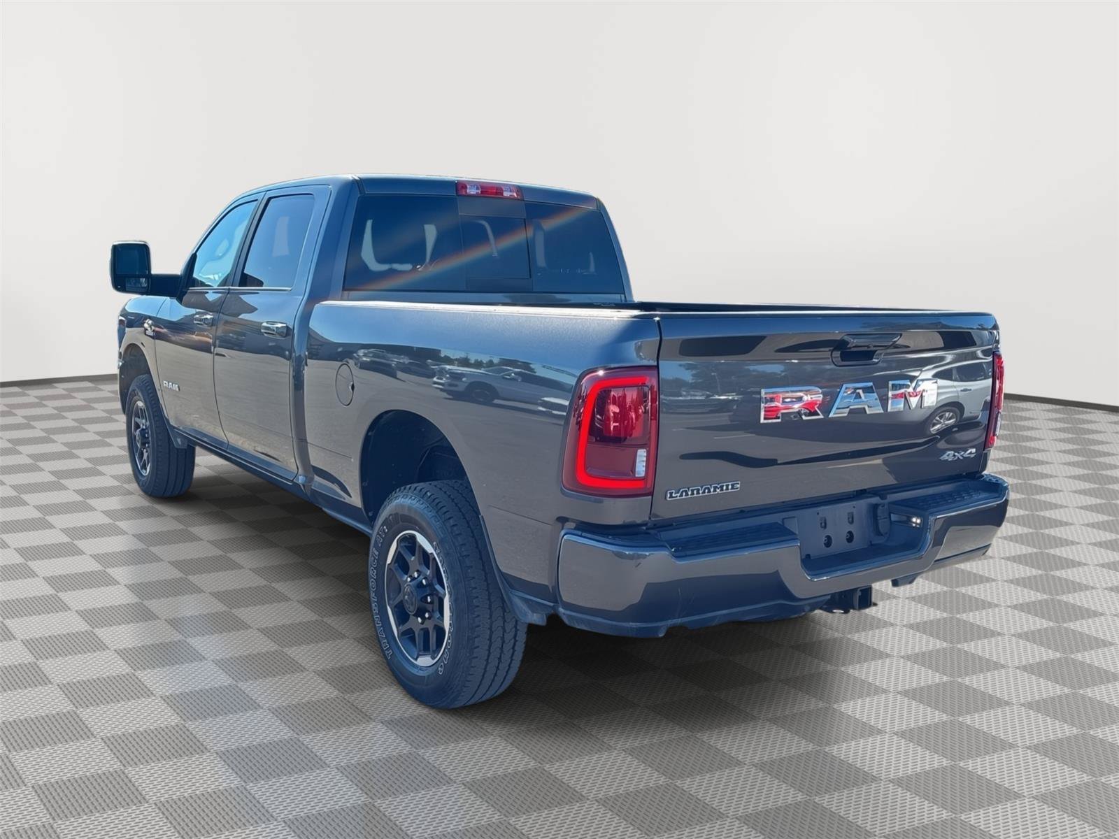 Used 2026 RAM 2500 Laramie AWD/4WD image 3