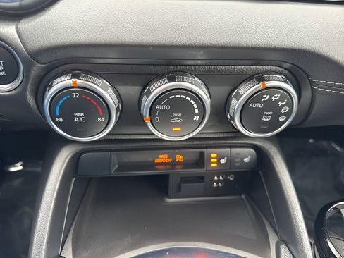 Used 2020 MAZDA MX-5 Miata Grand Touring w/ Appearance Package RWD image 18