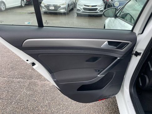 Used 2016 Volkswagen Golf S FWD image 19