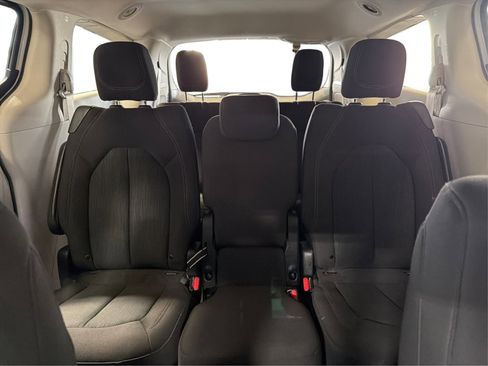 Used 2020 Chrysler Pacifica Touring w/ Tire & Wheel Group image 19