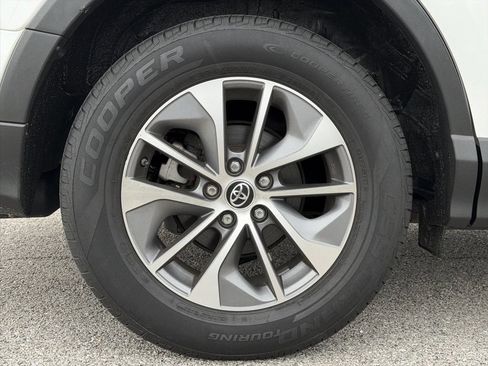 Used 2017 Toyota RAV4 XLE AWD/4WD image 33