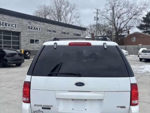 Used 2005 Ford Explorer Eddie Bauer image 4