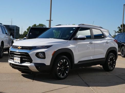 Used 2023 Chevrolet TrailBlazer LT AWD/4WD image 3