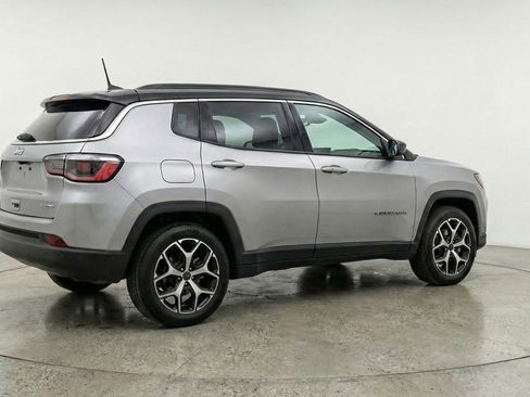 Used 2025 Jeep Compass Limited image 9