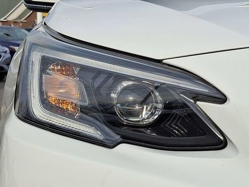 Used 2021 Subaru Outback Premium image 9