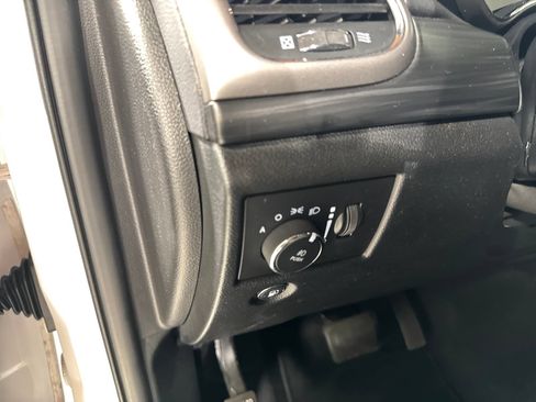 Used 2019 Jeep Grand Cherokee Laredo AWD/4WD image 18