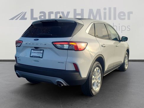 Used 2020 Ford Escape SE image 5