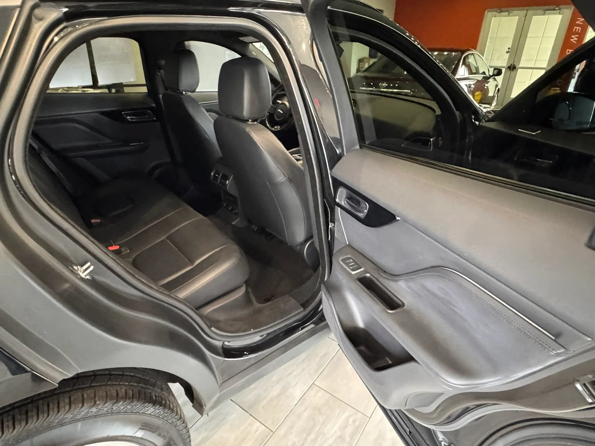 Used 2017 Jaguar F-PACE Premium AWD/4WD image 19