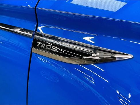 Used 2023 Volkswagen Taos SE w/ Panoramic Sunroof Package image 34