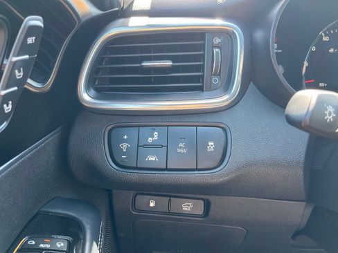 Used 2017 Kia Sorento SX image 22