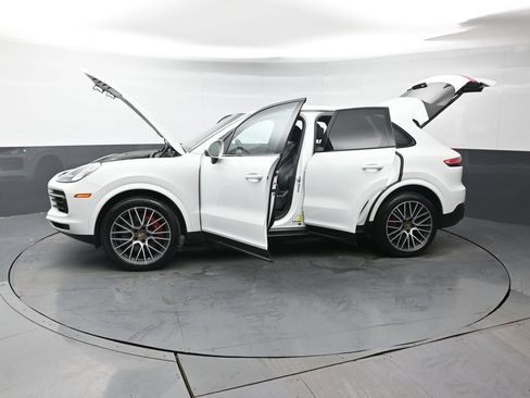 Used 2022 Porsche Cayenne AWD/4WD image 52