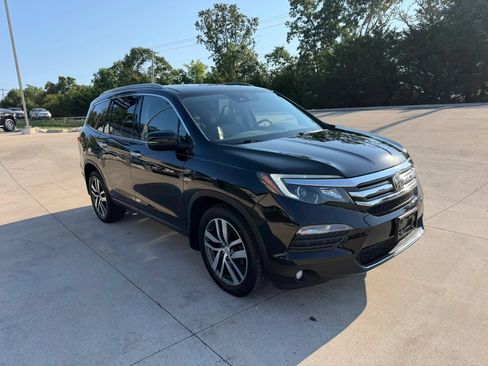 Used 2017 Honda Pilot Elite image 3