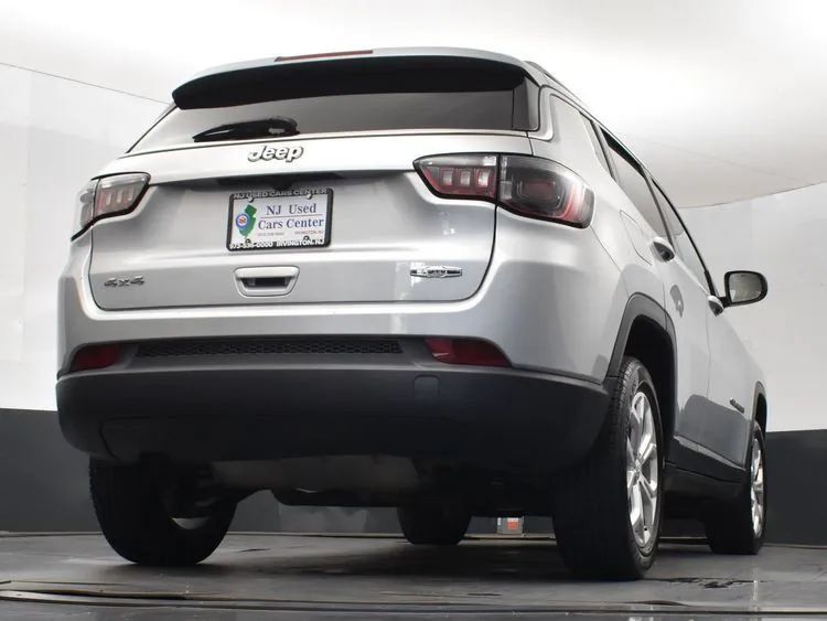 Used 2024 Jeep Compass Latitude AWD/4WD image 10
