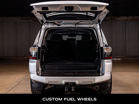 Used 2022 Toyota 4Runner SR5 image 8