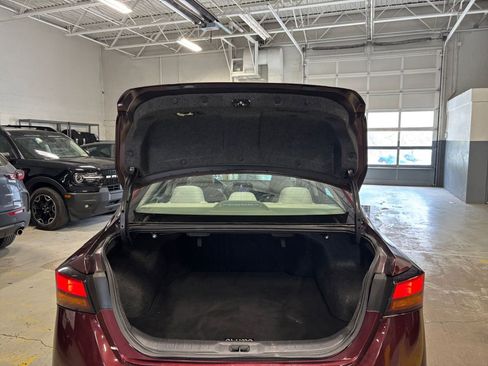 Used 2025 Nissan Altima 2.5 SV FWD image 33