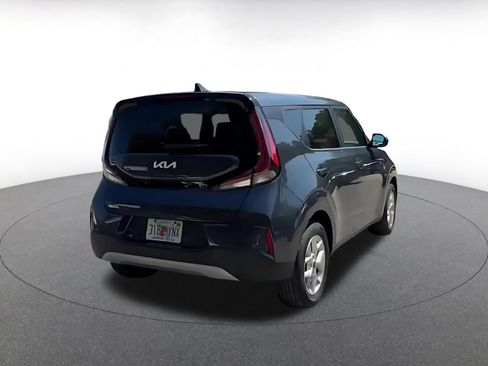 Used 2025 Kia Soul LX w/ LX Technology Package FWD image 14