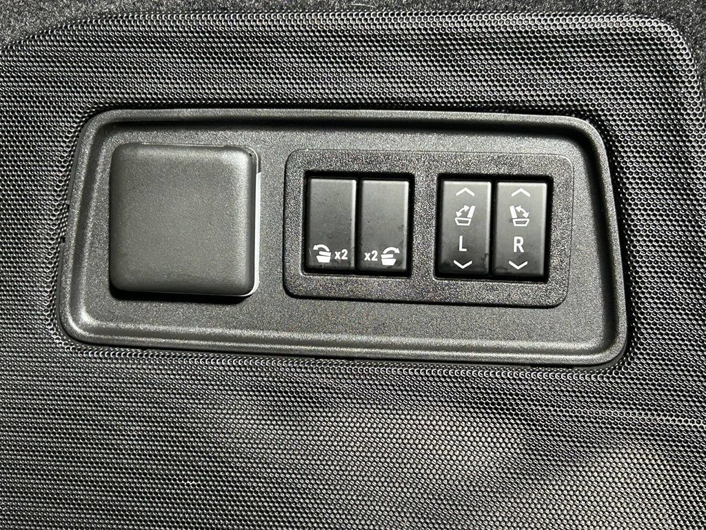 Used 2021 Cadillac Escalade Sport w/ Driver Assist Tech Package AWD/4WD image 16