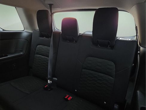 Used 2025 Nissan Pathfinder S FWD image 10