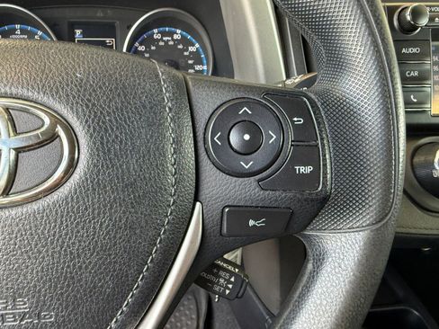 Used 2018 Toyota RAV4 LE w/ All Weather Liner Package image 27