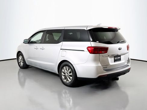 Used 2019 Kia Sedona LX image 5