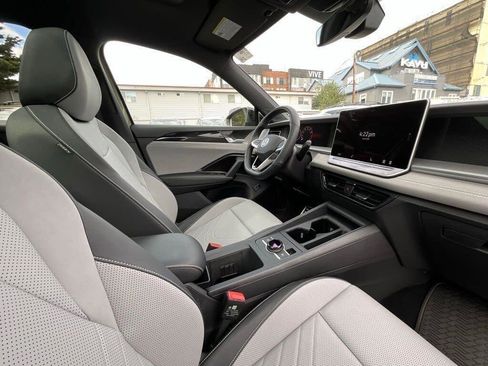 Used 2026 Volkswagen Tiguan SE R-Line AWD/4WD image 18
