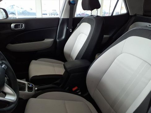 Certified 2024 Hyundai Venue SEL image 10