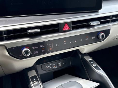 New 2025 Kia Sorento S image 26