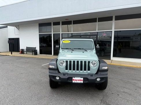 Used 2023 Jeep Wrangler Unlimited Sport AWD/4WD image 3