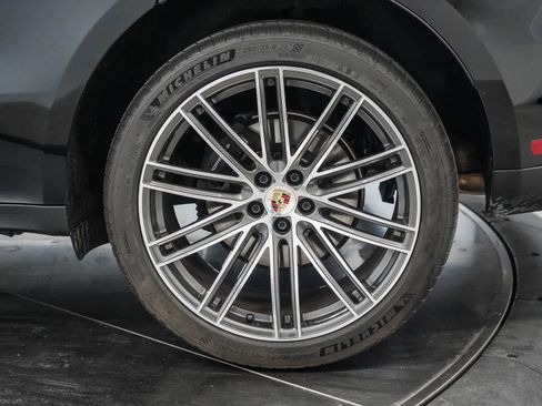 Certified 2026 Porsche Macan AWD/4WD image 11