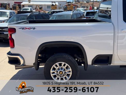 Used 2024 Chevrolet Silverado 2500 LT AWD/4WD image 6