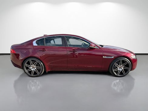 Used 2017 Jaguar XE image 2