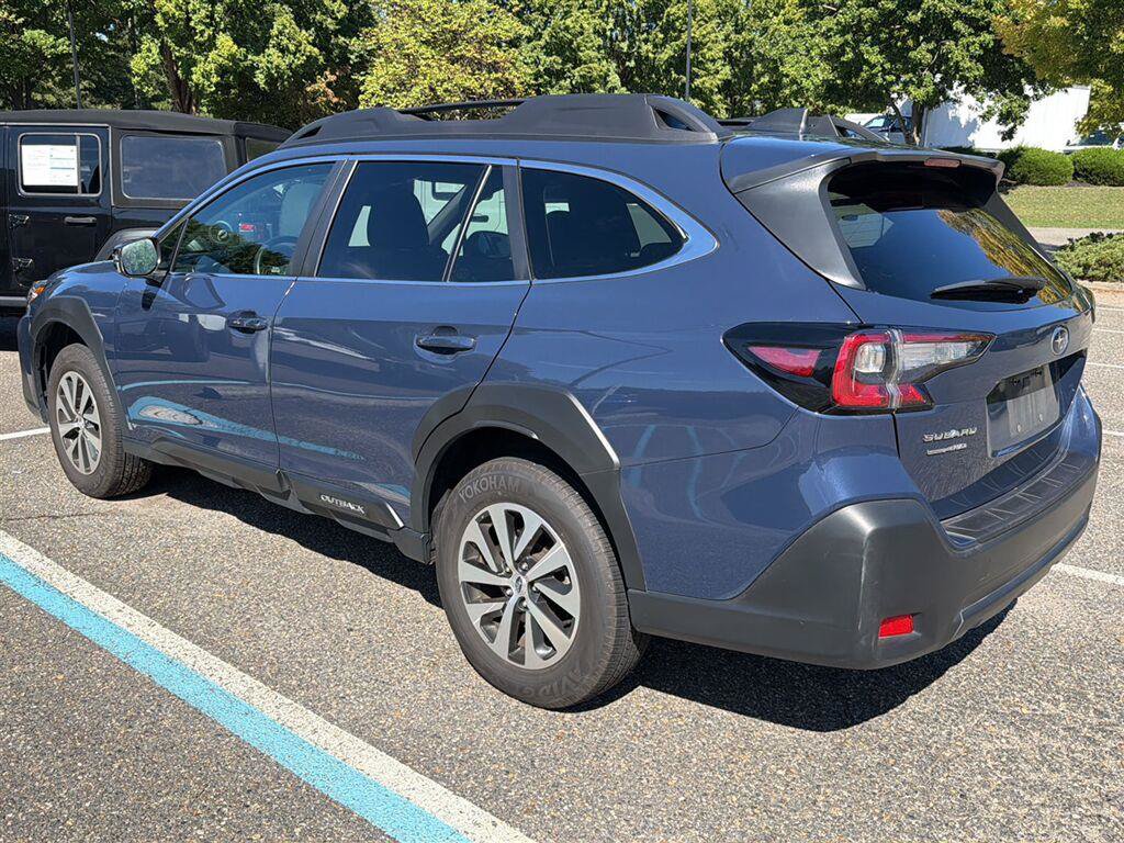 Used 2025 Subaru Outback Premium AWD/4WD image 4