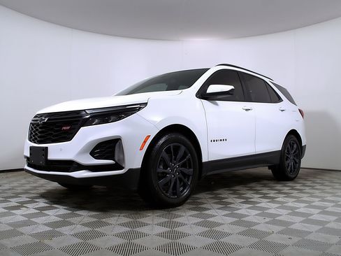 Used 2024 Chevrolet Equinox RS FWD image 2