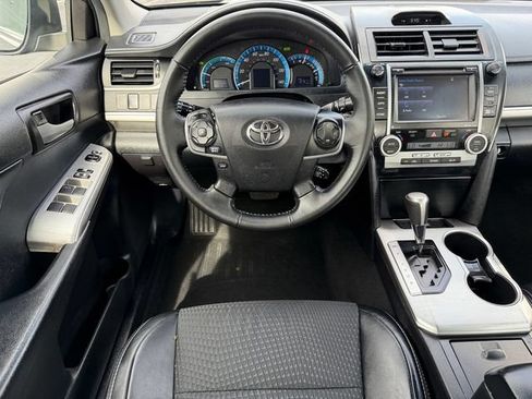 Used 2014 Toyota Camry SE w/ Moonroof Package FWD image 24