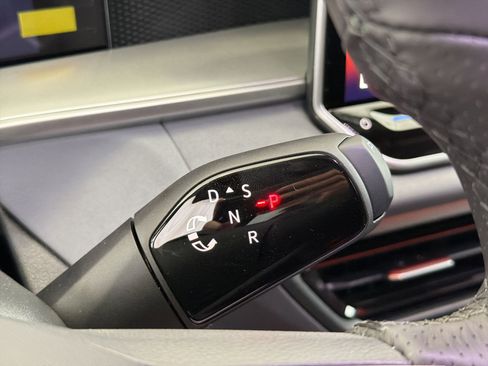 New 2026 Volkswagen Tiguan SE R-Line image 18