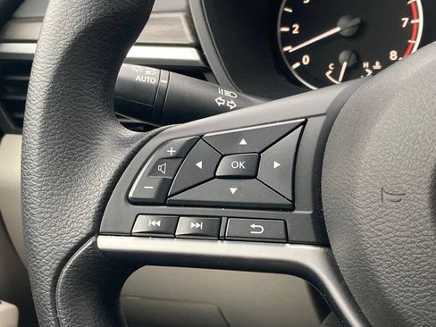 Used 2025 Nissan Altima 2.5 SV FWD image 14