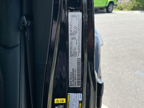 Used 2025 Jeep Wrangler Unlimited Rubicon image 30