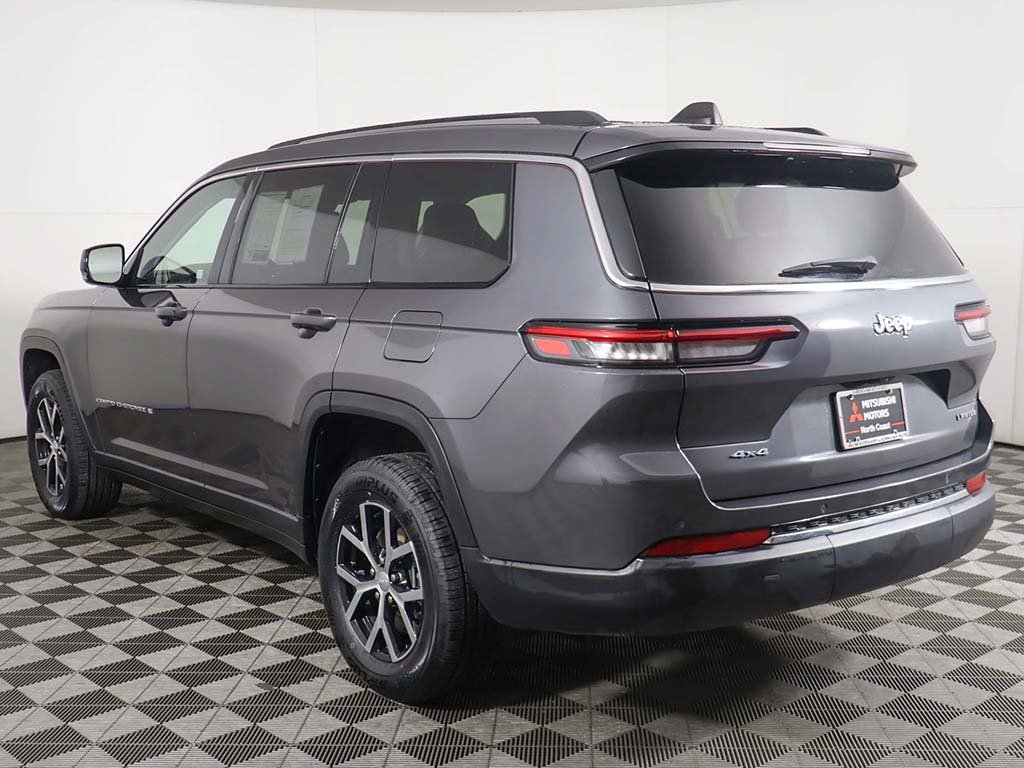 Used 2023 Jeep Grand Cherokee L Limited AWD/4WD image 11