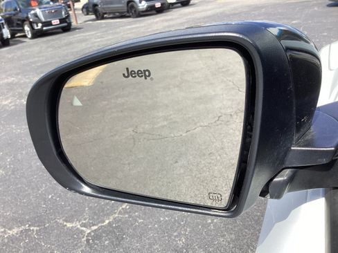 Used 2023 Jeep Compass Latitude AWD/4WD image 31