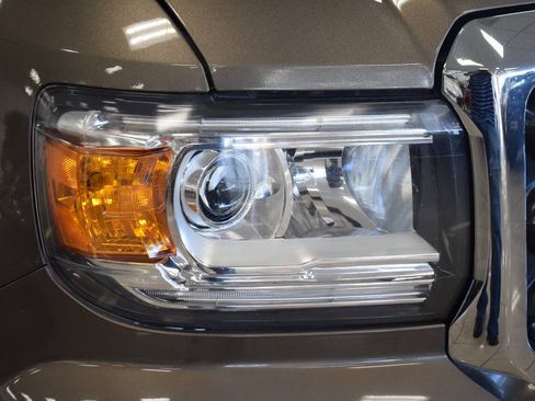 Used 2015 GMC Canyon SLT w/ Driver Alert Package image 11