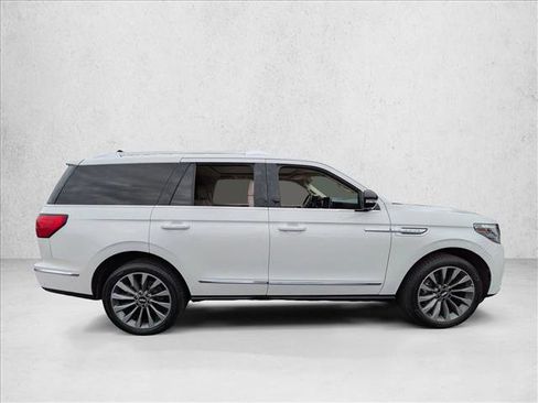 Used 2020 Lincoln Navigator Reserve image 4