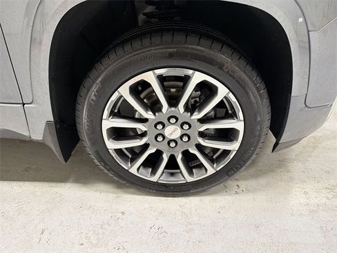 Used 2021 GMC Acadia Denali w/ Denali Technology Package image 14