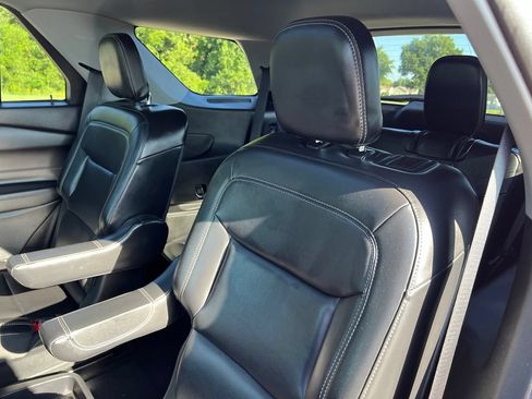 Used 2021 Ford Explorer XLT w/ Equipment Group 202A AWD/4WD image 22