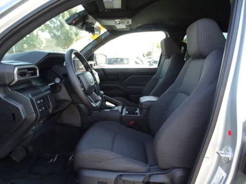 Used 2025 Toyota Tacoma SR image 18