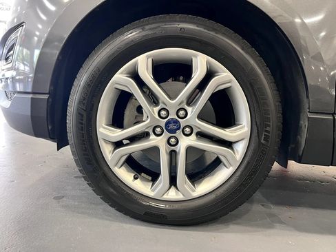 Used 2018 Ford Edge Titanium FWD image 27