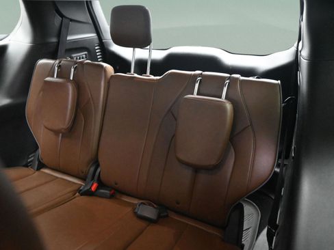 Used 2017 Chrysler Pacifica Limited w/ UConnect Theater Package image 33