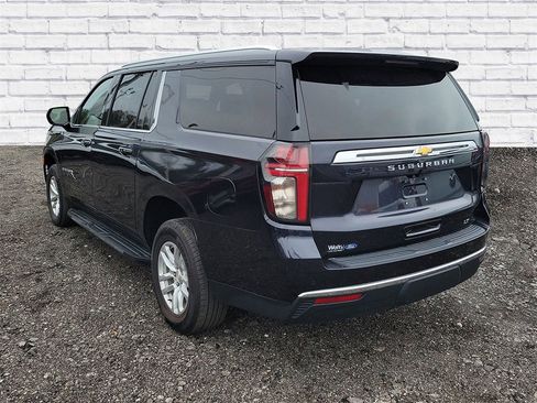 Used 2023 Chevrolet Suburban LT image 3